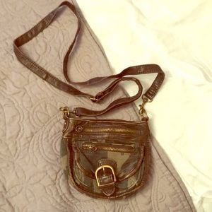 Small crossbody camiflauge purse